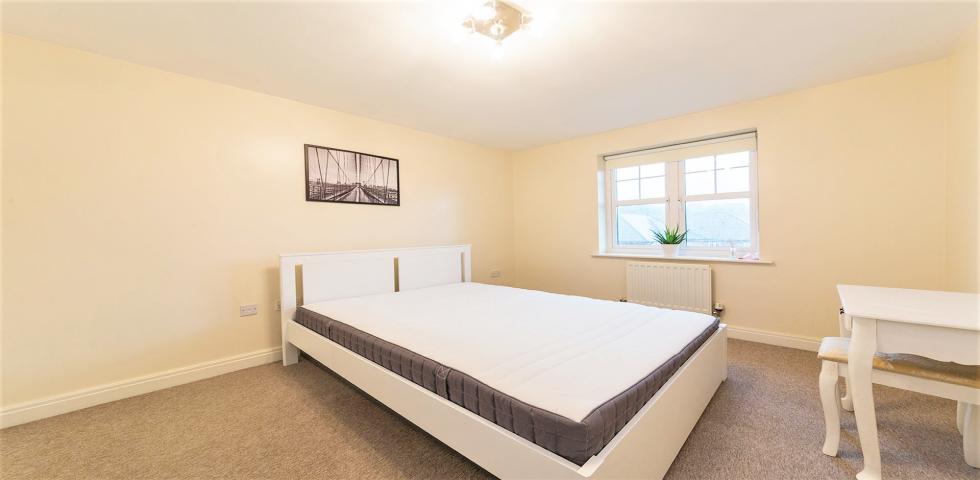 			NEW INSTRUCTION, 2 Bedroom, 1 bath, 1 reception Flat			 Shillingford Road, MILL HILL